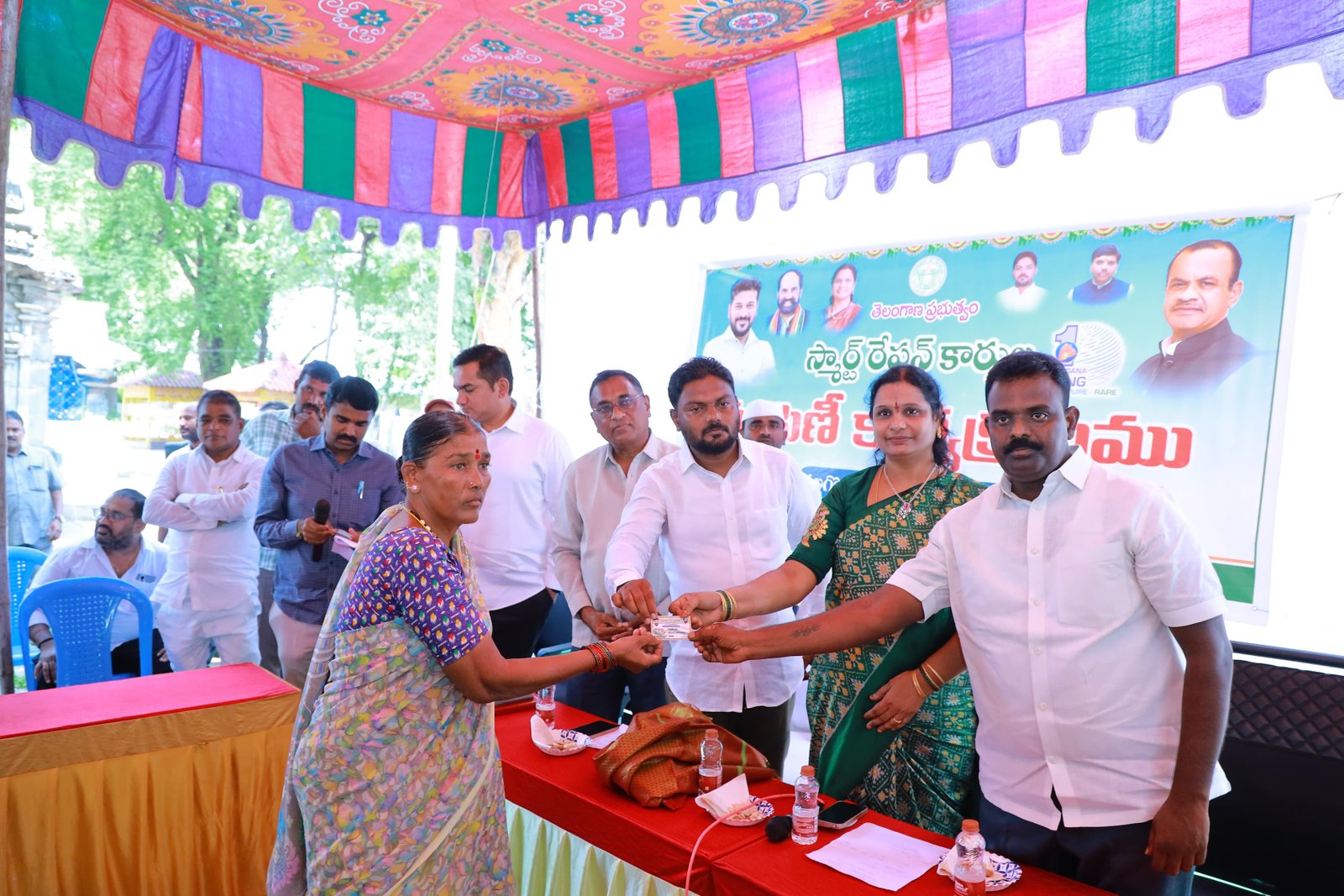 అర్హులైన వారందరికీ స్మార్ట్ రేషన్ కార్డులు... నగర మేయర్ బుర్రి చైతన్య శ్రీనివాస్ రెడ్డి